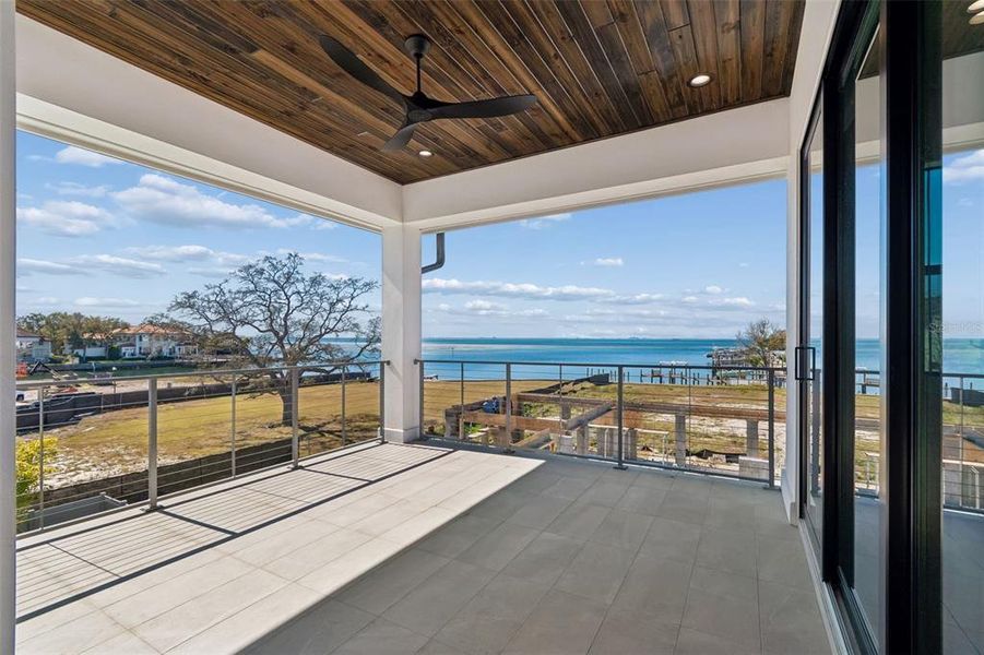 Exterior details and patio area of a home in , Tampa (Image 27).