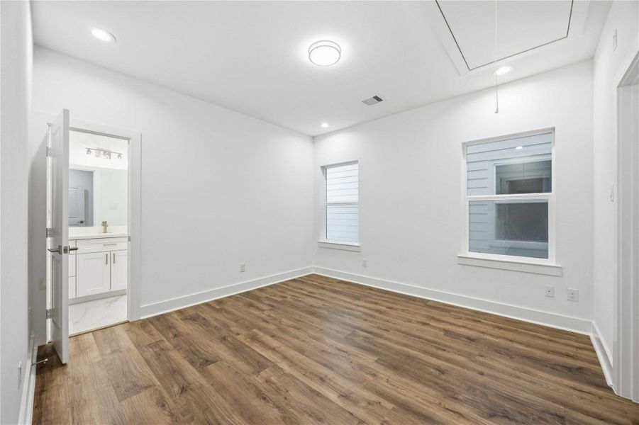 Spacious, unfurnished interior of a new home in , Houston (Image 19).