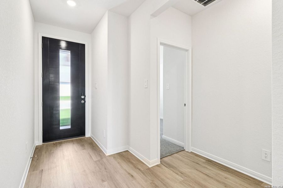 Spacious, unfurnished interior of a new home in Catalina, Converse (Image 41).