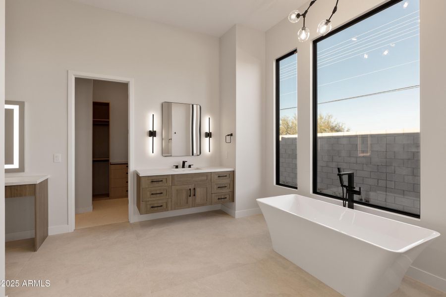 Primary Bathroom w Soaking Tub
