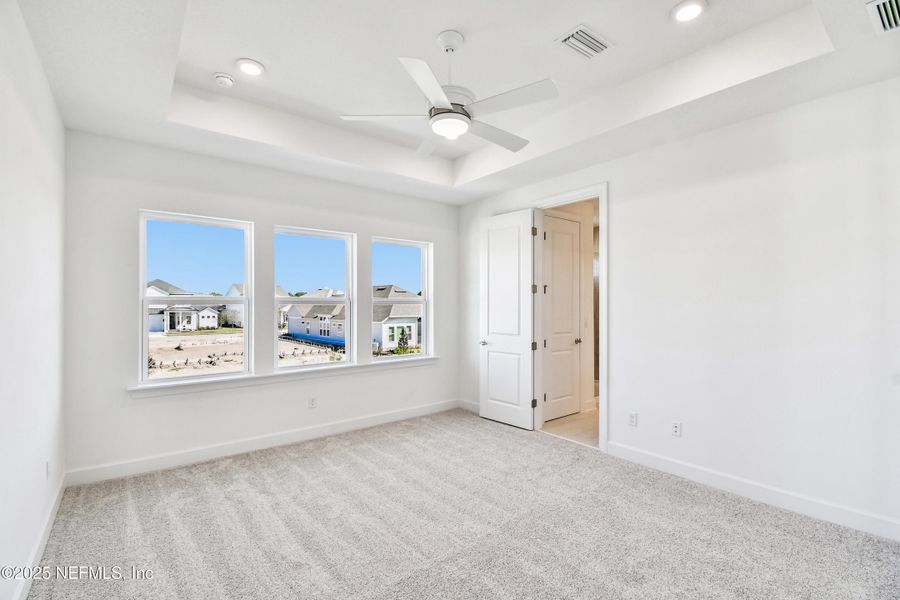 Spacious, unfurnished interior of a new home in Seven Pines 40' Front Entry, Jacksonville (Image 23).