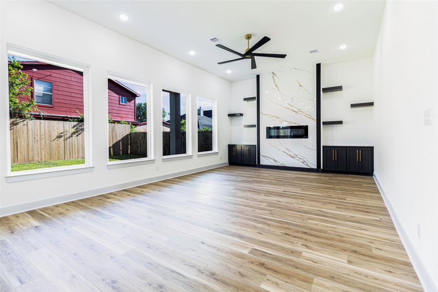 Spacious, unfurnished interior of a new home in , Houston (Image 14).