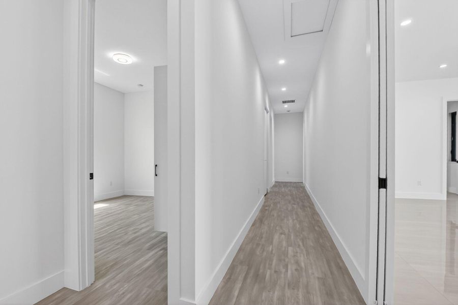 Spacious, unfurnished interior of a new home in , Palm Springs (Image 38).