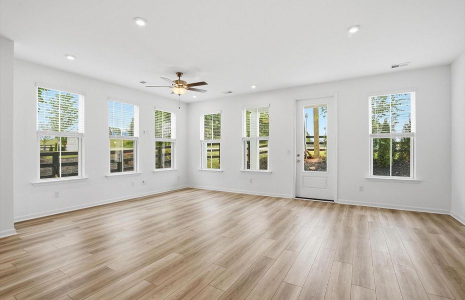 Spacious, unfurnished interior of a new home in Alston Park, Greenville (Image 14).