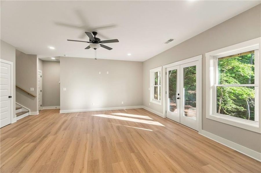 Spacious, unfurnished interior of a new home in , Jasper (Image 42).