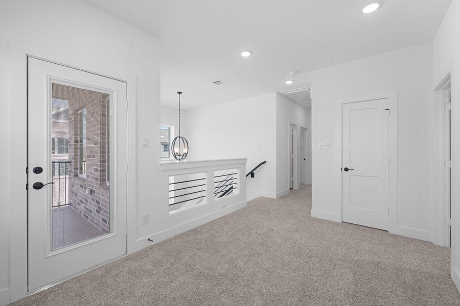 Spacious, unfurnished interior of a new home in Sienna, Missouri City (Image 16).