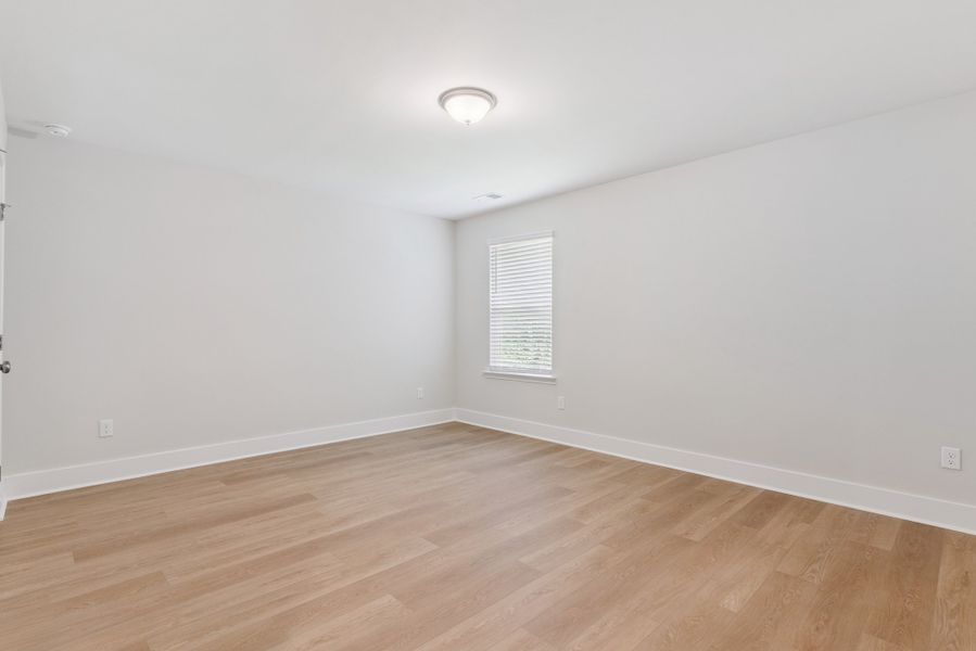 Spacious, unfurnished interior of a new home in NorthShore on the St. Marys River, Kingsland (Image 37).