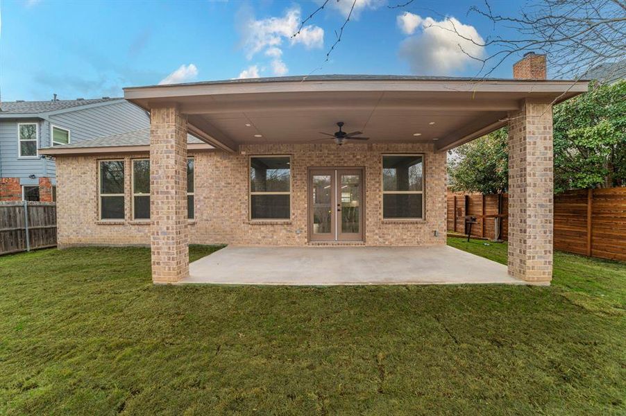 Exterior details and patio area of a home in , Dallas (Image 4).