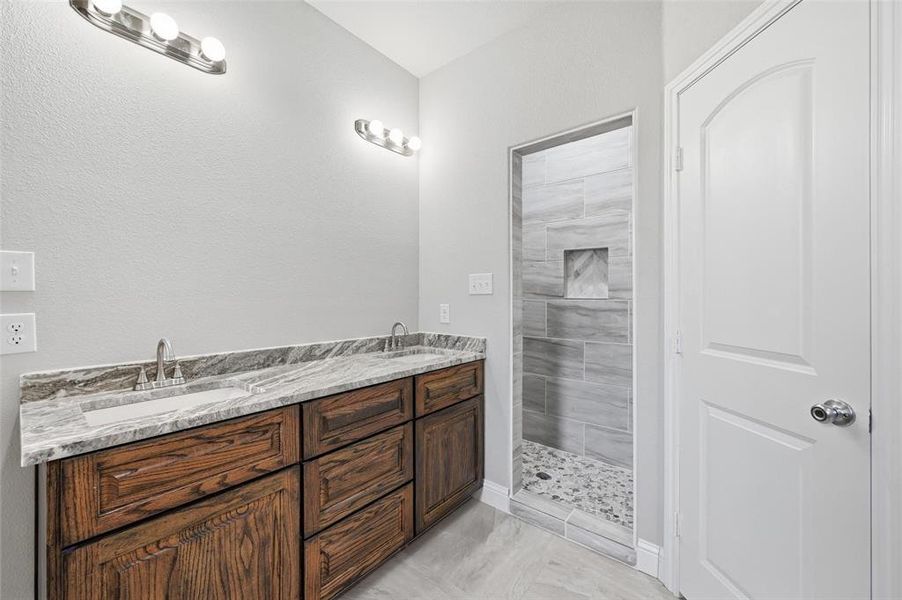 Furnished interior view inside a new home in , Cleburne (Image 8).