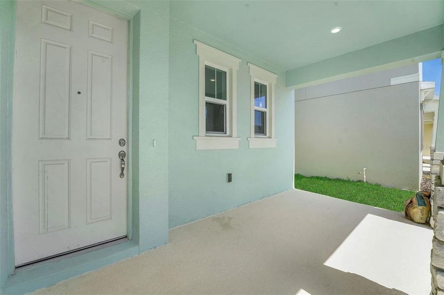 Exterior details and patio area of a home in Crossroads at Kelly Park, Apopka (Image 3).