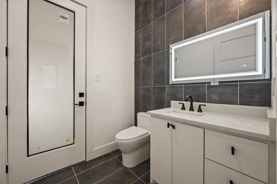 Furnished interior view inside a new home in , Southlake (Image 12).