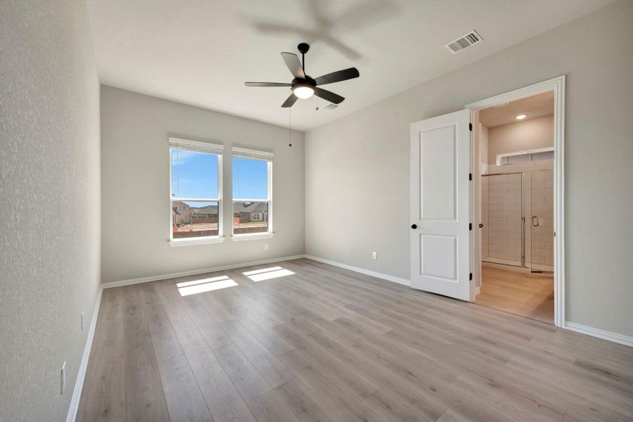 Spacious, unfurnished interior of a new home in Heritage, Dripping Springs (Image 38).