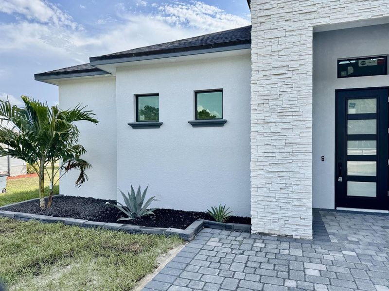 Exterior details and patio area of a home in , Okeechobee (Image 28).