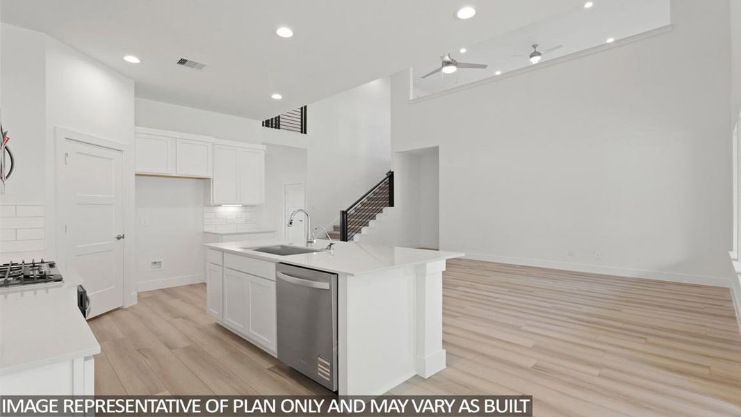 Furnished interior view inside a new home in Silverthorne, Conroe (Image 5).