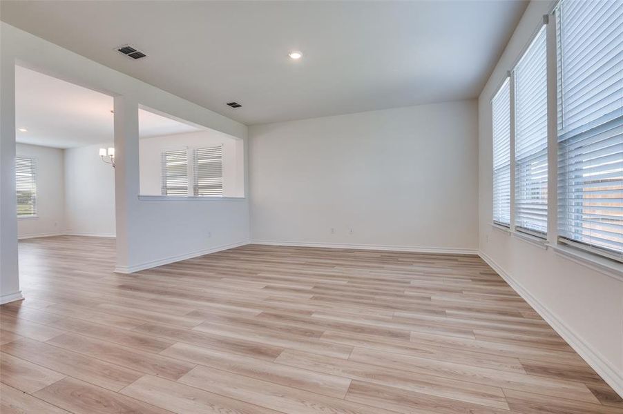 Spacious, unfurnished interior of a new home in Cottonwood Creek, Seagoville (Image 21).