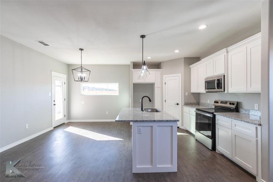 Furnished interior view inside a new home in , Abilene (Image 7).