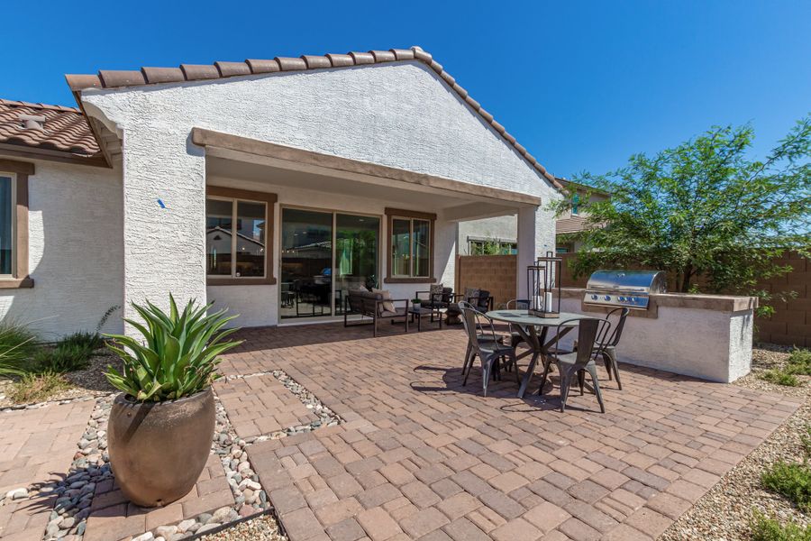 Representative exterior details of a home built from the 40R1 by Taylor Morrison in Rancho Mercado, Surprise (Image 24).