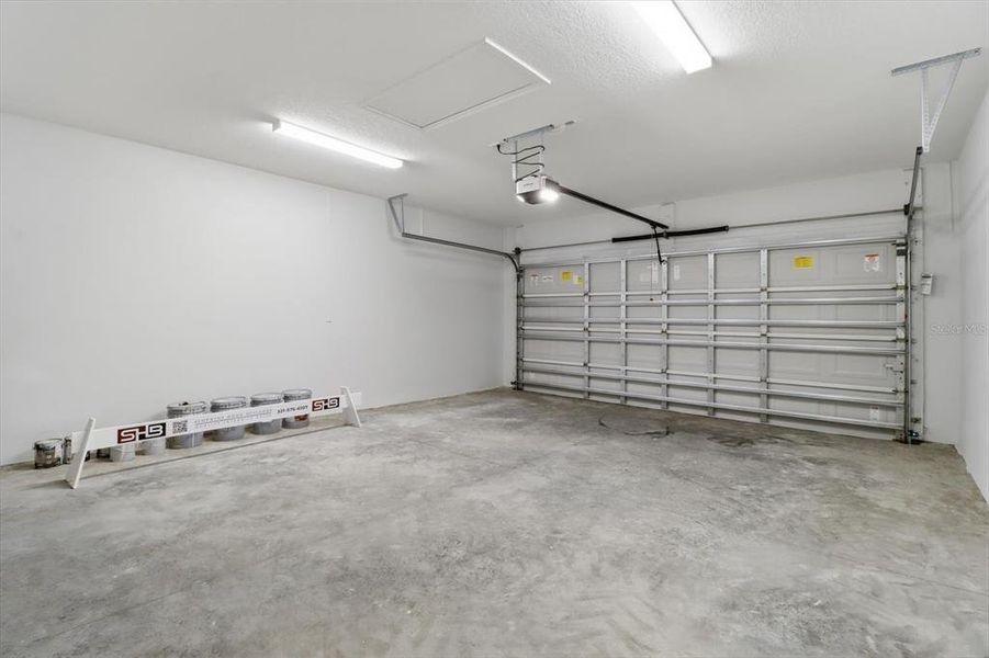 Spacious, unfurnished interior of a new home in , Dunnellon (Image 36).