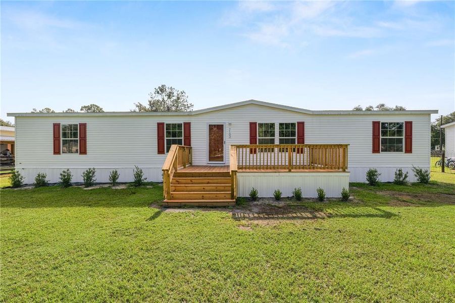 Exterior details and patio area of a home in , Lakeland (Image 27).