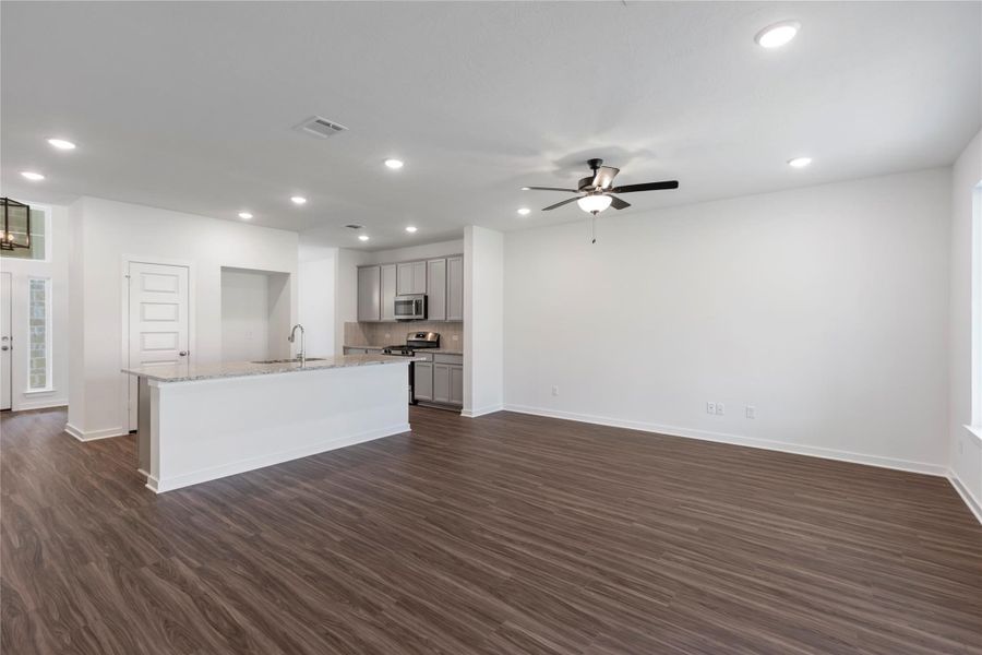 Spacious, unfurnished interior of a new home in Spring Lake, Huntsville (Image 38). Spacious, unfurnished interior of a new home in Spring Lake, Huntsville (Image 38).