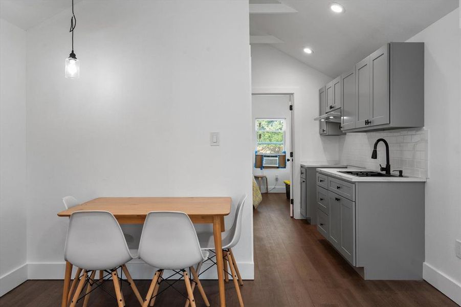 Furnished interior view inside a new home in , Mexia (Image 11).