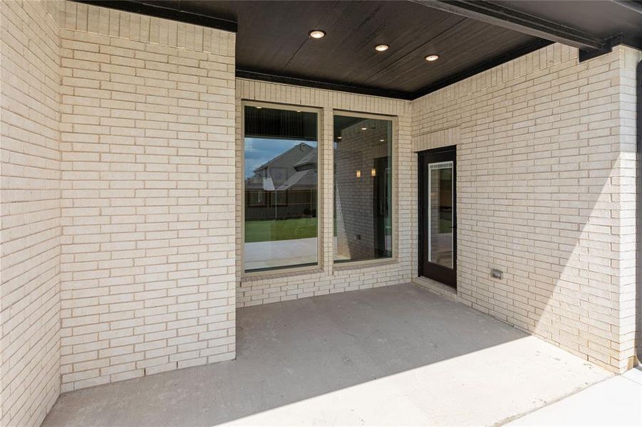 Exterior details and patio area of a home in Meadow Vista, Anna (Image 27).