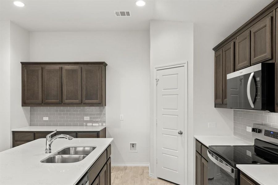 11. 3253 Mercer - Kitchen (3)