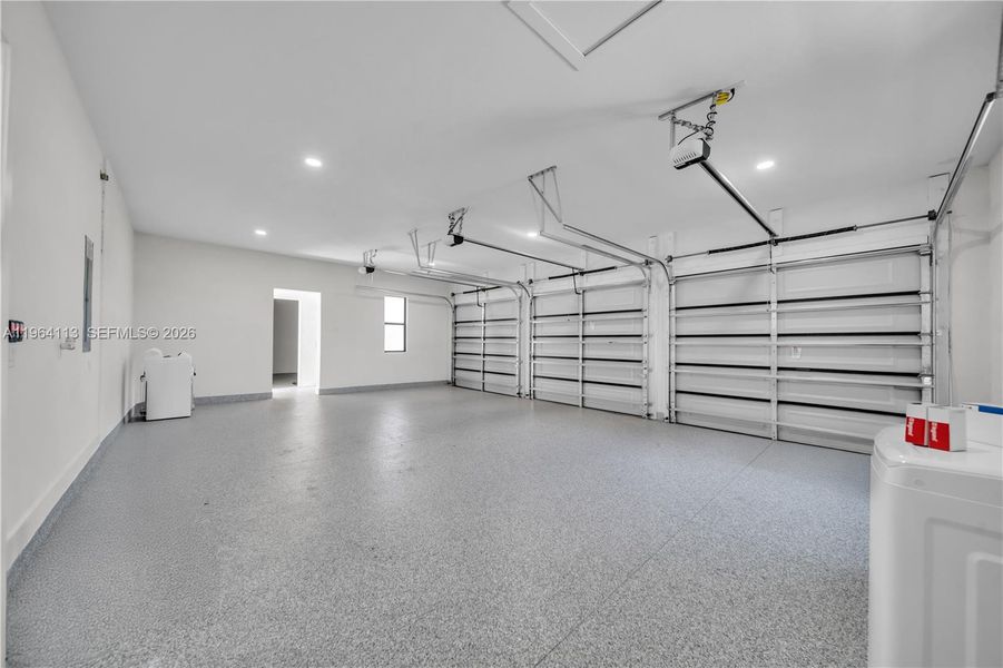 Spacious, unfurnished interior of a new home in , Cape Coral (Image 18).