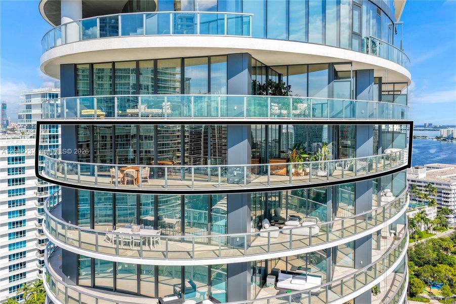 Condo located in Miami Beach, FL showcasing its design and architecture (Image 34).