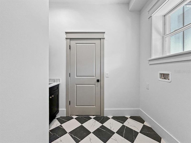 Spacious, unfurnished interior of a new home in , Gulfport (Image 19).