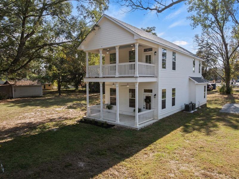 Exterior details and patio area of a home in , Jefferson (Image 3).