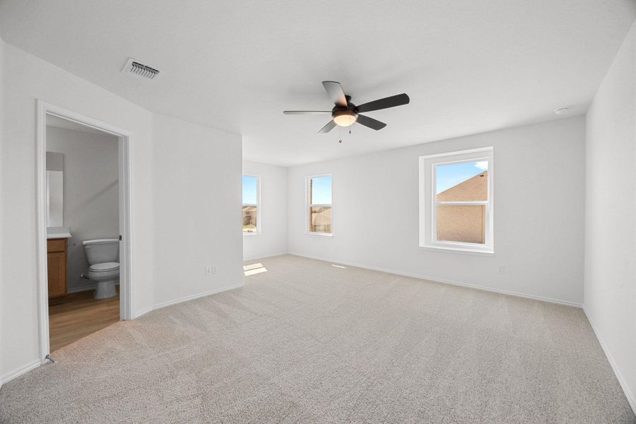 Spacious, unfurnished interior of a new home in Retreat at San Gabriel, Georgetown (Image 16).