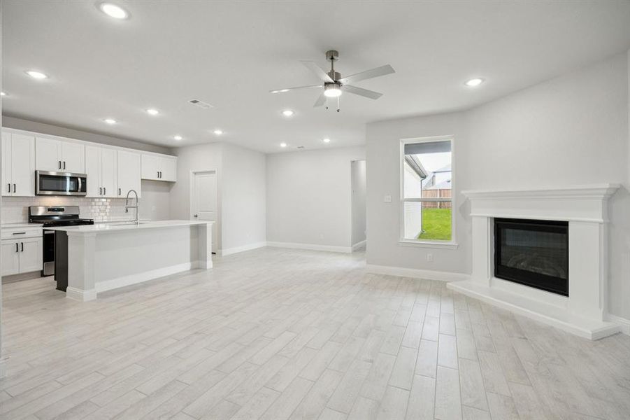 Spacious, unfurnished interior of a new home in Santorini, Seagoville (Image 11). Spacious, unfurnished interior of a new home in Santorini, Seagoville (Image 11).