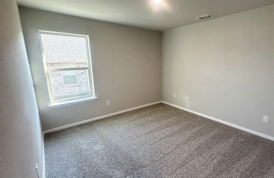 Spacious, unfurnished interior of a new home in Sandy Beach, Azle (Image 15).