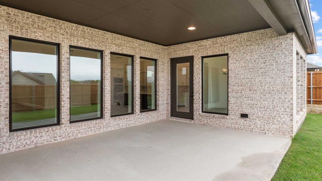 Spacious, unfurnished interior of a new home in Terraces 72', Rockwall (Image 14).