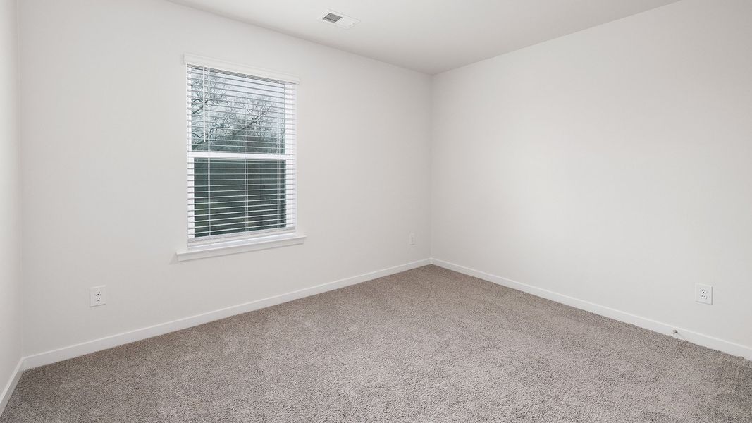 Spacious, unfurnished interior of a new home in Rydele Heights, Asheville (Image 18).