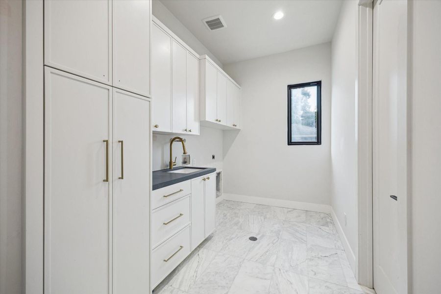 Furnished interior view inside a new home in , Houston (Image 12).