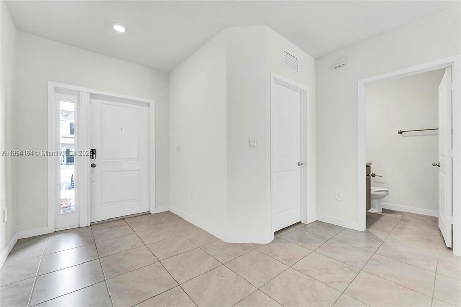 Spacious, unfurnished interior of a new home in , Florida City (Image 26).