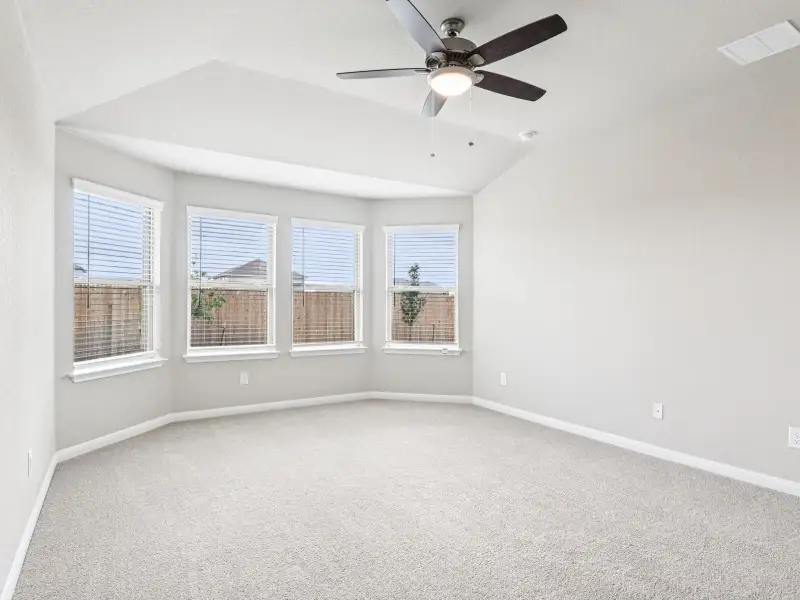 Spacious, unfurnished interior of a new home in Comanche Ridge, San Antonio (Image 12).