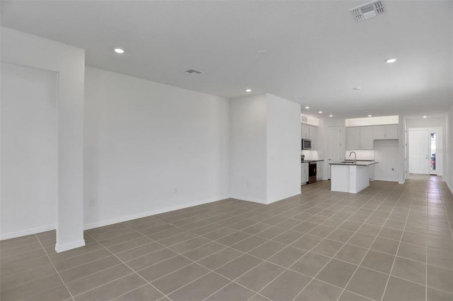 Spacious, unfurnished interior of a new home in Turnleaf, Punta Gorda (Image 30).