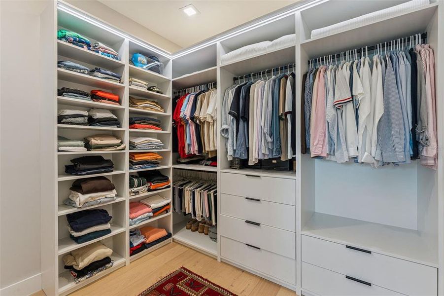 Furnished interior view inside a new home in , Orlando (Image 40).
