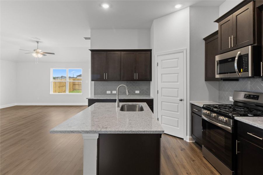 Furnished interior view inside a new home in River Ranch Trails, Dayton (Image 11).