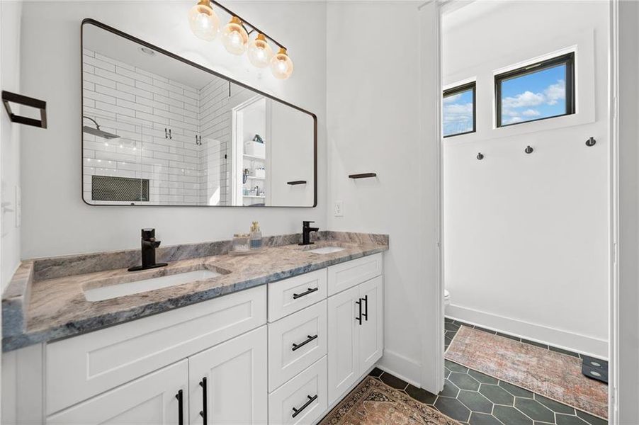 Furnished interior view inside a new home in , Dallas (Image 10).