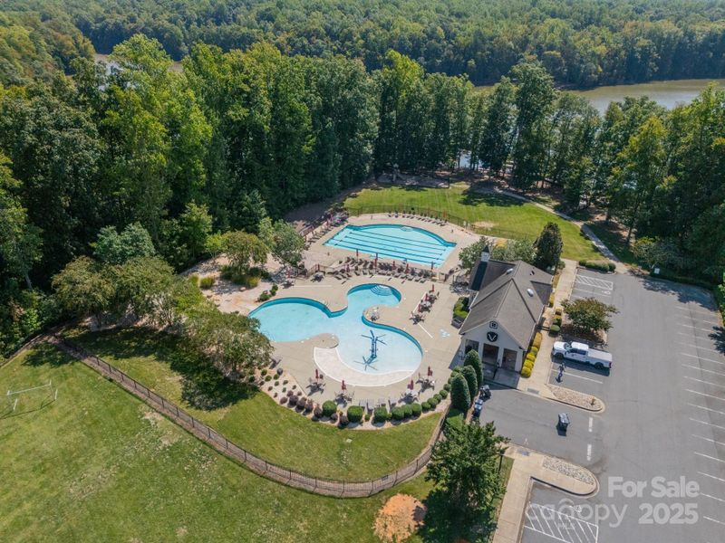 Community amenities in , Charlotte (Image 30). Community amenities in , Charlotte (Image 30).