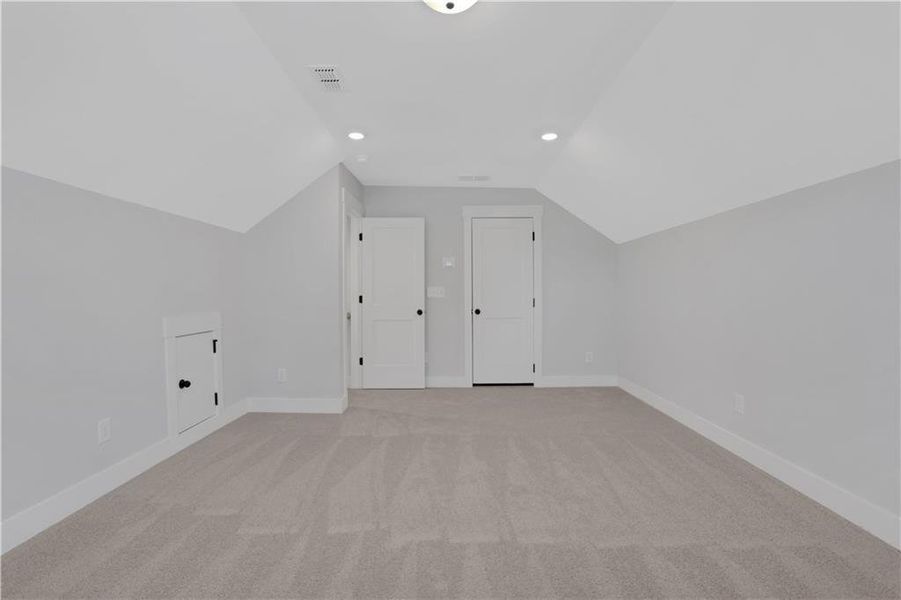 Spacious, unfurnished interior of a new home in Cambridge, Flowery Branch (Image 25).
