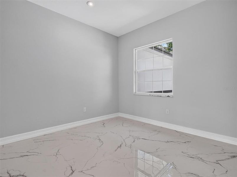 Spacious, unfurnished interior of a new home in , Plant City (Image 34).