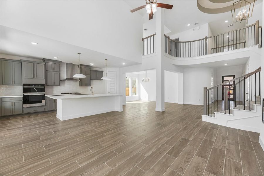 Representative image. Features, specifications, selections and colors may vary. Representative image. Features, specifications, selections and colors may vary.