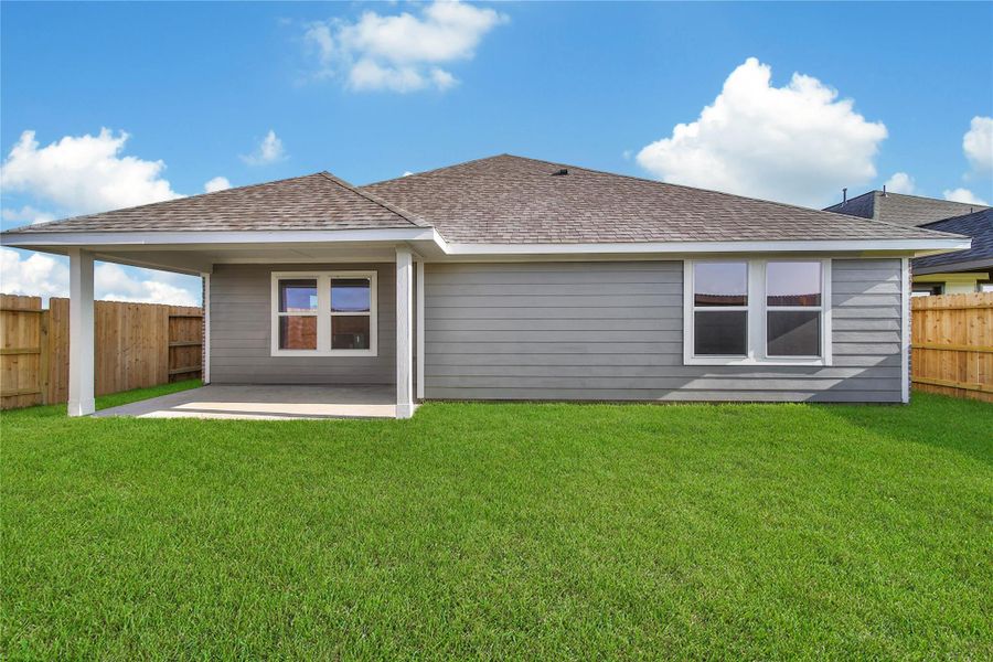 Exterior details and patio area of a home in , Rosharon (Image 3).