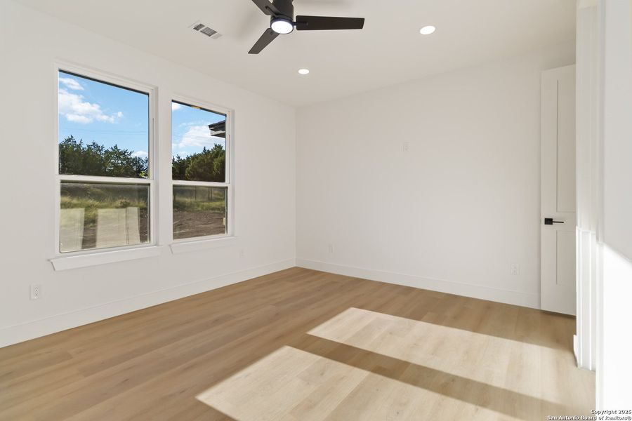 Spacious, unfurnished interior of a new home in , Blanco (Image 22).
