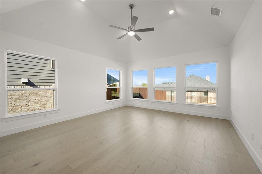 Spacious, unfurnished interior of a new home in High Country, Burleson (Image 24).